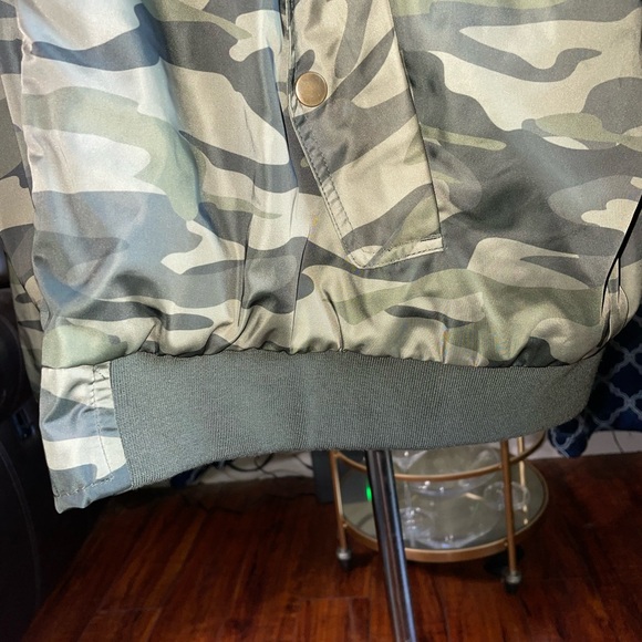 Torrid Camo Bomber Jacket Size 4 - Picture 4 of 7